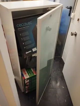 Armario despensa escobero blanco y metacrilato