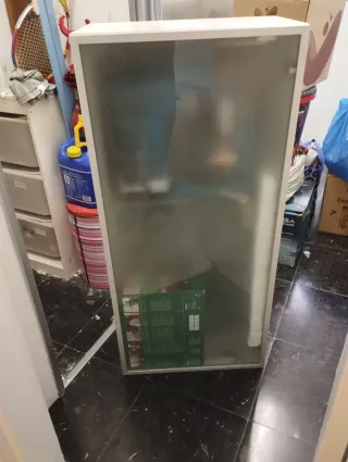 Armario despensa escobero blanco y metacrilato