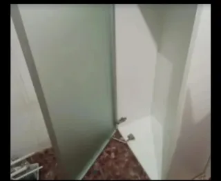 Armario despensa escobero blanco y metacrilato