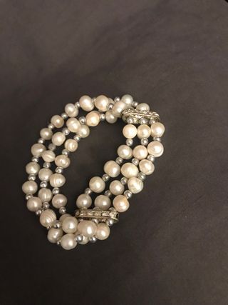 Pulsera perlas y bolitas metal plateado