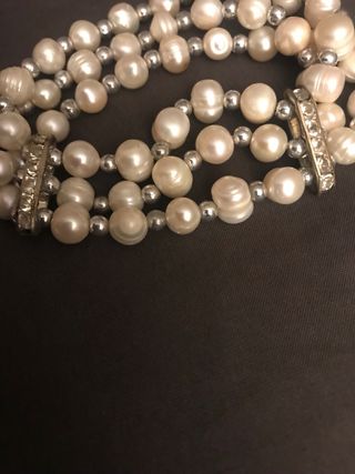 Pulsera perlas y bolitas metal plateado