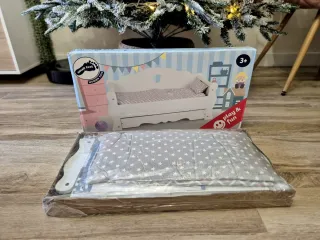 Culla di legno per bambole