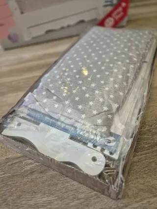 Culla di legno per bambole