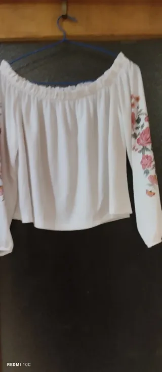 Blusa Bershka blanca floral
