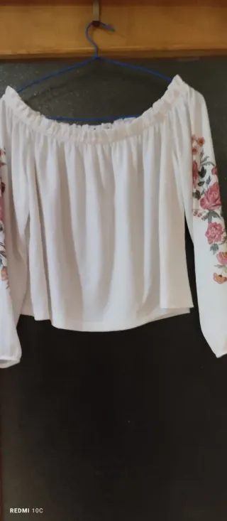 Blusa Bershka blanca floral