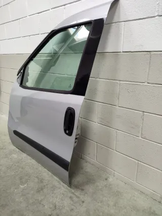 Puerta delantera izquierda Fiat Doblo de 2014
