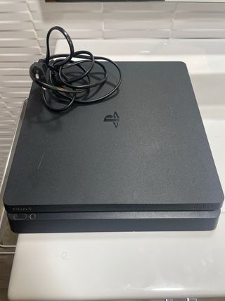 PS4 Slim Negra + Mando + FIFA 23