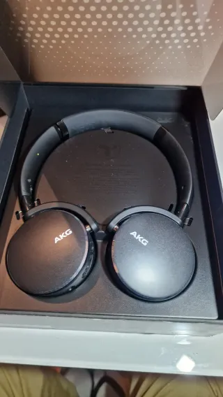 AKG Y500 Wireless Auriculares Negros