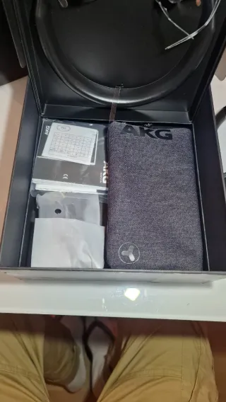 AKG Y500 Wireless Auriculares Negros