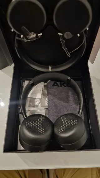 AKG Y500 Wireless Auriculares Negros