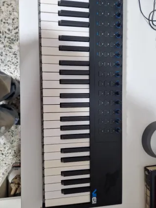 Teclado Alesis VI61