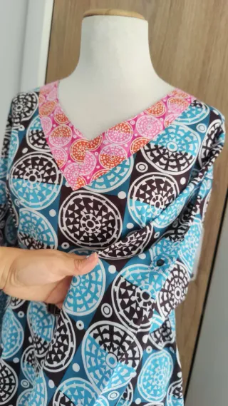 Blusa estampada gran escote en pico