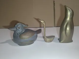 3 figuras de pájaros de metal