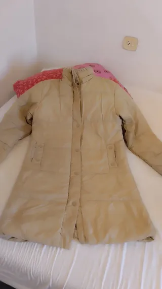 Abrigo acolchado beige