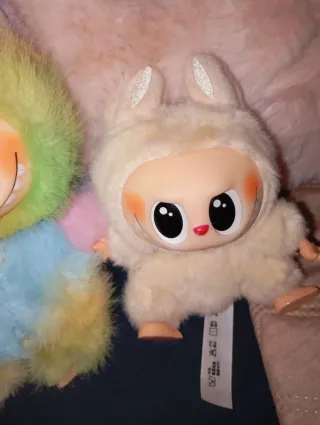 ( NUEVO ) Pack 2 Labubus Beige y Multicolor