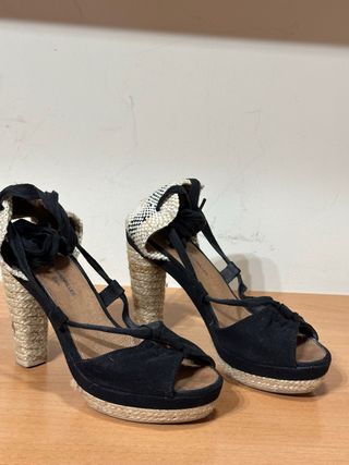 Esparteñas tacón negras y esparto