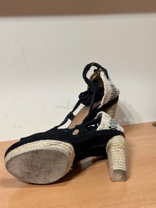 Esparteñas tacón negras y esparto