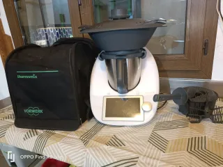 Thermomix TM6 con accesorios y bolsa