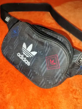 Riñonera Adidas Negra