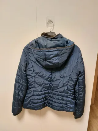 Chaqueta azul marino acolchada