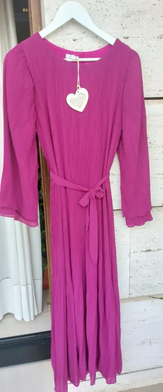 Vestido largo plisado morado