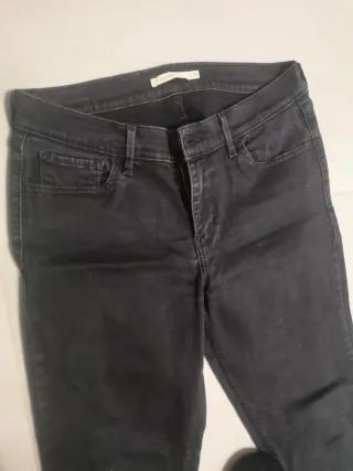 Vaqueros Levi's mujer talla 31 negros modelo 710