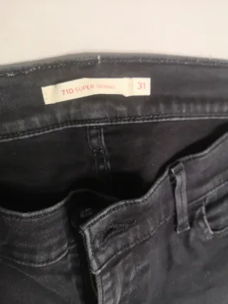 Vaqueros Levi's mujer talla 31 negros modelo 710