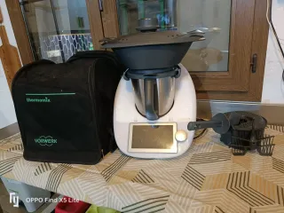 Thermomix TM6 con accesorios y bolsa