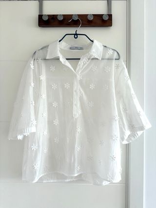 Blusa Mango blanca bordada flores
