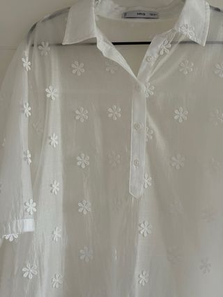 Blusa Mango blanca bordada flores