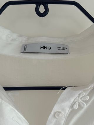 Blusa Mango blanca bordada flores