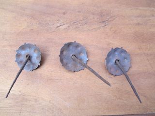 Clavos antiguos de hierro forjado, siglo XVIII.