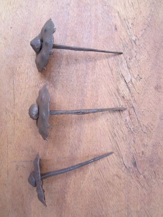 Clavos antiguos de hierro forjado, siglo XVIII.