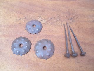 Clavos antiguos de hierro forjado, siglo XVIII.