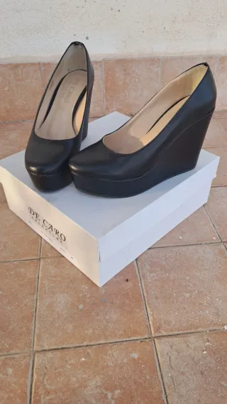 Décolleté nere con zeppa DE CARO