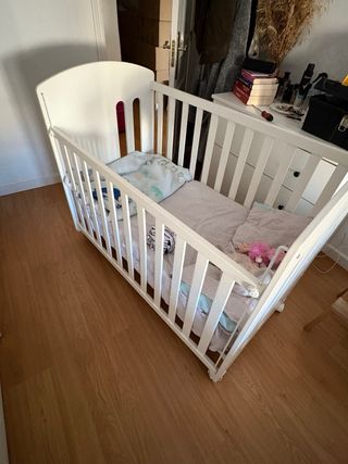 Culla bianca per neonati