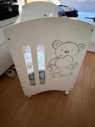 Culla bianca per neonati