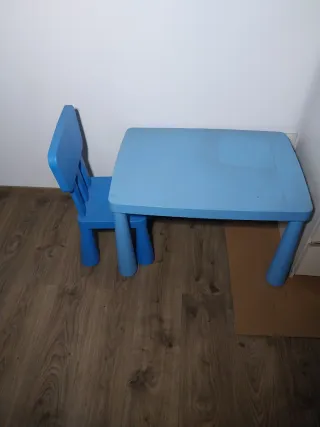 Mesa y silla infantil azul