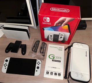 Nintendo Switch OLED Bianca con accessori