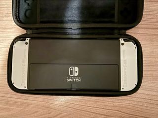 Nintendo Switch OLED Bianca con accessori