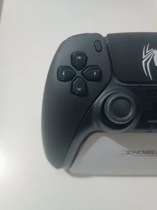 Mando PS5 Spider-Man con TMR magnéticos