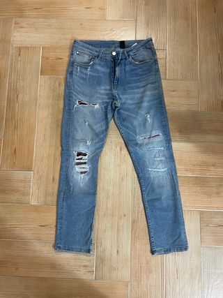 Pantalón vaquero hombre desgarrado