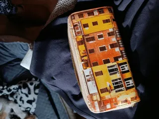 Portafogli con stampa di edifici