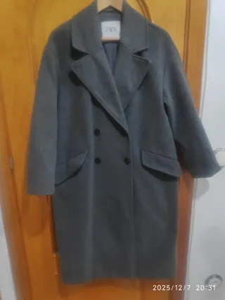Abrigo Zara gris