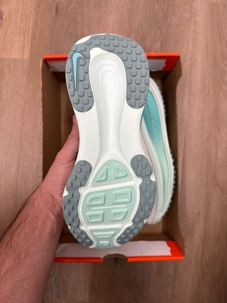 Nike Vomero 18 - Taglia 40.5 - Nuove