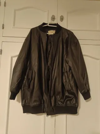 Cazadora Bomber Oversize Stradivarius Negra