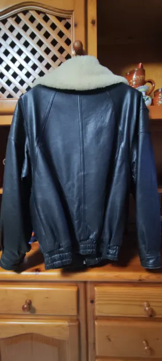 Cazadora Piel Negra con Cuello Borreguito