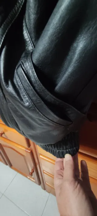 Cazadora Piel Negra con Cuello Borreguito