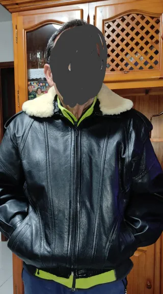 Cazadora Piel Negra con Cuello Borreguito