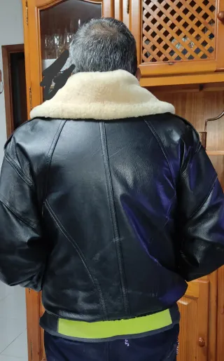 Cazadora Piel Negra con Cuello Borreguito